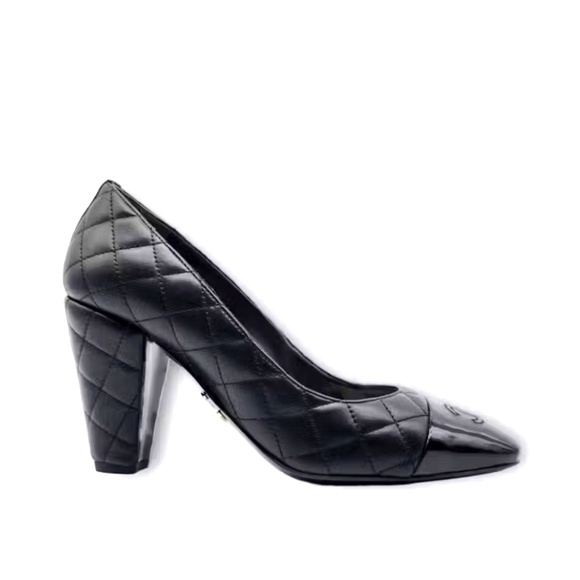 CHANEL Shoes - 🖤CHANEL🖤2022 CC Leather Pumps 39